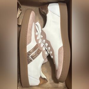 Leather Sneakers. White Rose combination